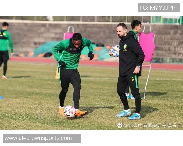 海港队抵达泰国备战亚冠李帅刘若钒加布里埃尔因伤缺阵