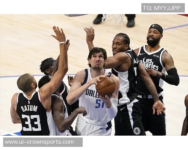 全队齐心协力专注训练独行侠官方分享精彩瞬间