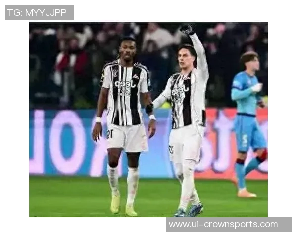 瓦拉内社媒晒与温格亨利合照观战科莫尤文重温足球传奇时刻